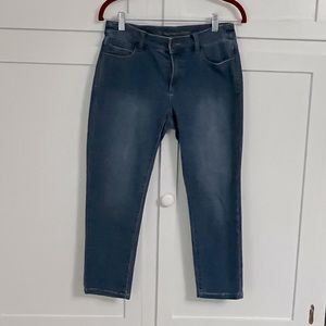 Soft surroundings woman's cropped jeans. Size 4P. Great condition.